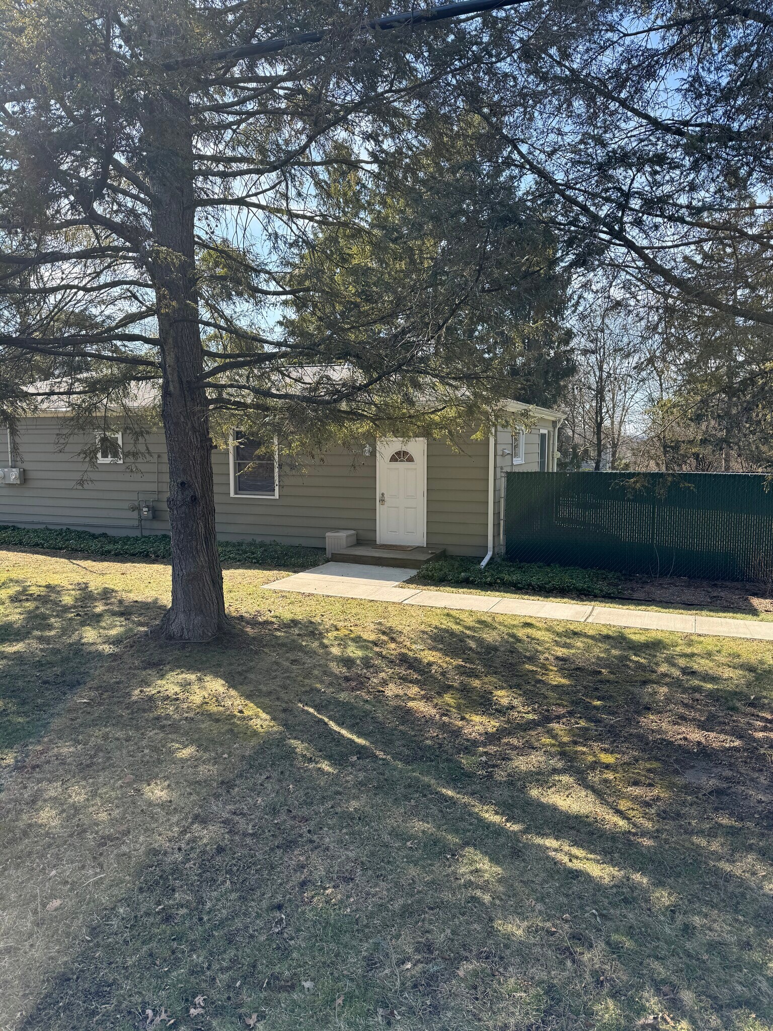 Building Photo - 1416 Hanshaw Rd