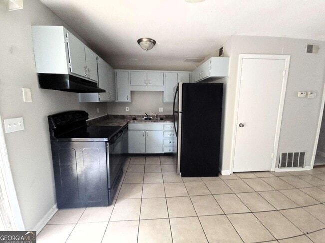 Building Photo - 3815 Parklane Dr