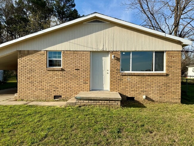 Building Photo - 3 Bedroom/1.Bathroom Home in Paragould AR - $1,150/month