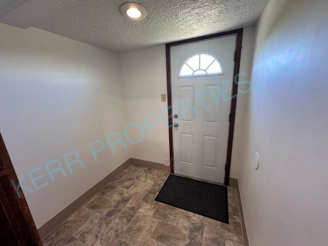 Building Photo - Charming 2-Bed Oasis with Spacious Comfort in Gresham!