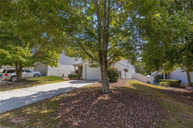Building Photo - 2375 Lexington Ln