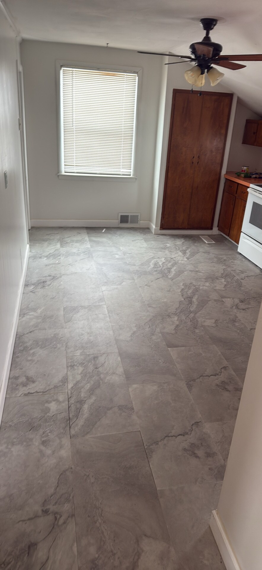 Building Photo - 293 N Midler Ave