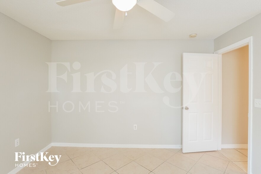 Building Photo - 729 Pincon Ln