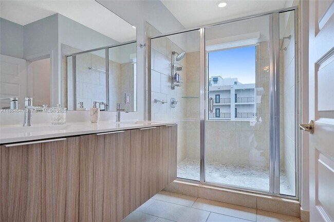 Building Photo - 4740 NW 84th Ct