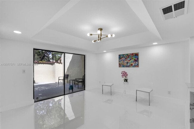 Building Photo - 3843 Alcantara Ave