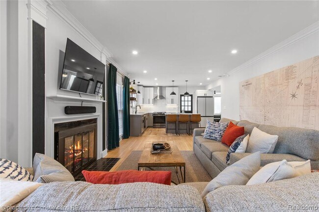 Building Photo - 18694 Oak Dr