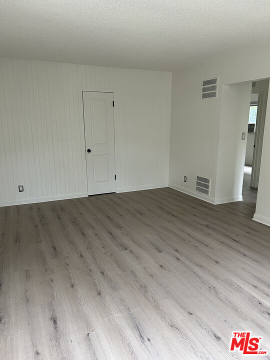 Building Photo - 1128 S Oakhurst Dr