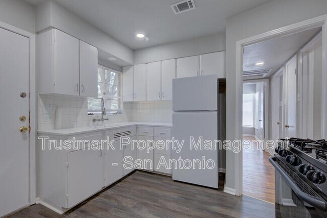 Building Photo - 809 Rittiman Rd