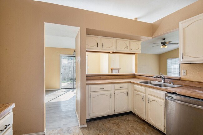 Building Photo - 6600 Brookhaven Ct