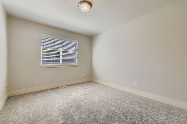 Building Photo - Beautifully Finished 4 Bed 2.5 Bath Bothel...