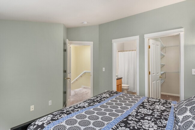 Building Photo - 2530 E Madison St