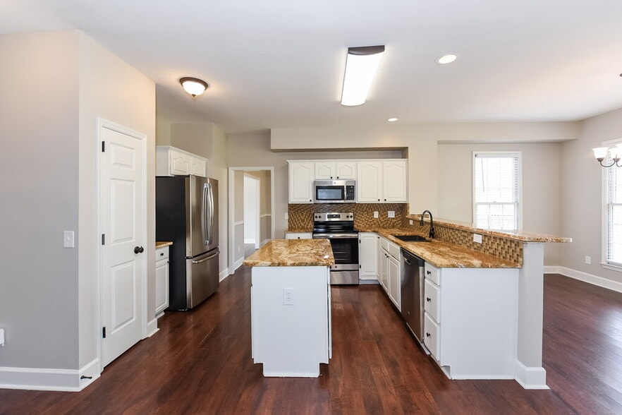 Building Photo - 4340 Cambridge Dr