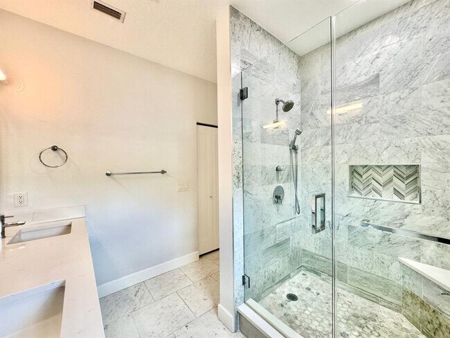 Building Photo - 4207 S Dale Mabry Hwy