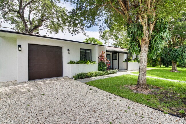 Building Photo - 6124 SW 64th Terrace