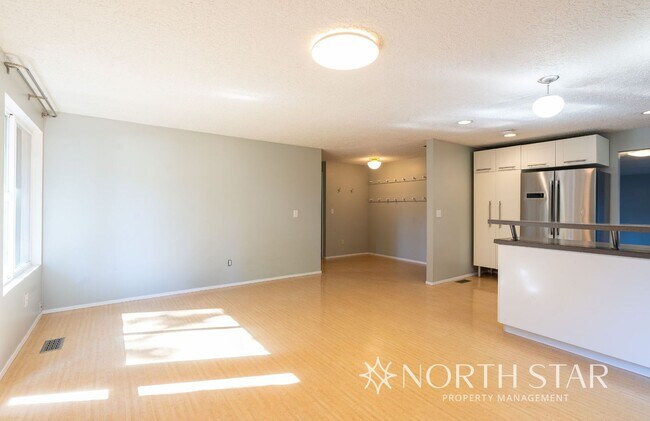 Building Photo - Charming One Level Home In The Four Seasons Neighborhood