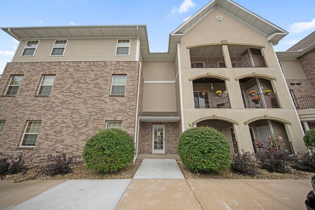 Building Photo - 15631 Linnet St NW