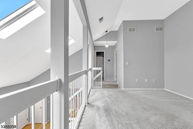 Building Photo - 4823 Bloomingdale Dr