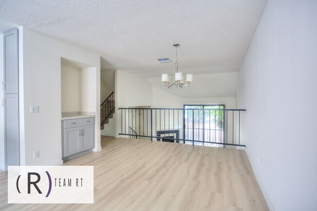 Building Photo - A Newly Renovated Contemporary Condo in Gl...