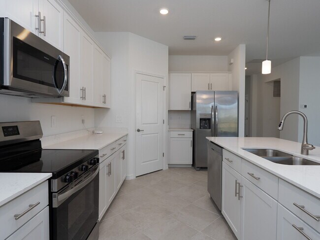 Building Photo - 11470 Burgundy Dr