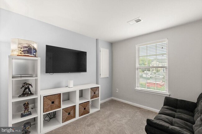 Building Photo - 5758 Barts Way