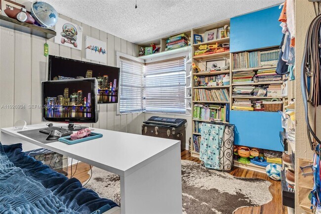 Building Photo - 1420 W Sandpiper Cir