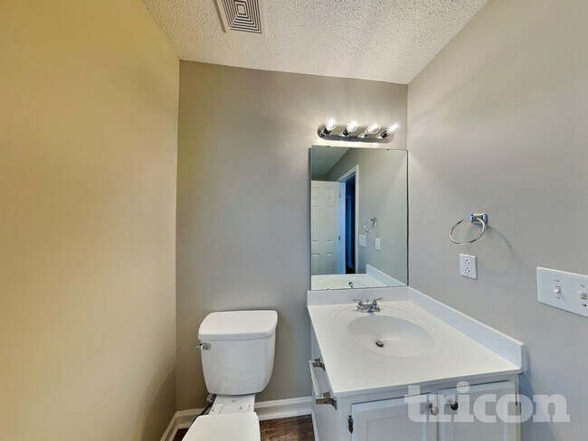 Building Photo - 524 Chisolm Way