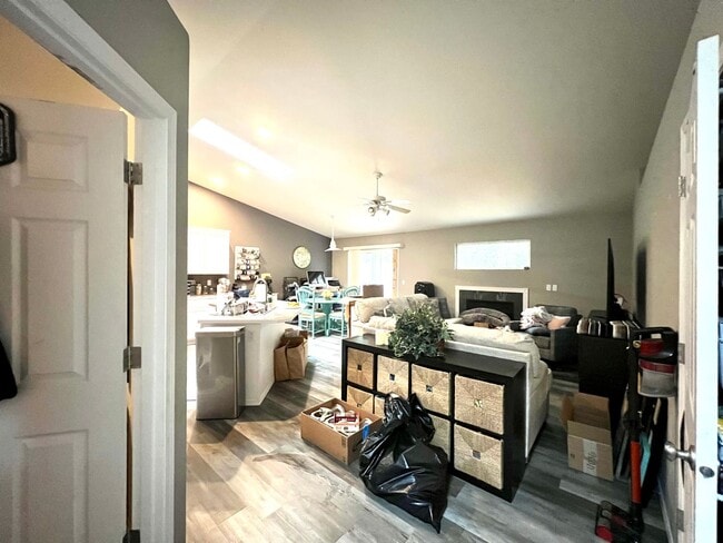 Building Photo - Remodeled 3-Bedroom Duplex Home in North G...