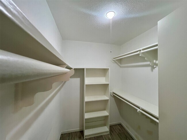 Building Photo - 11842 S Fairhollow Ln