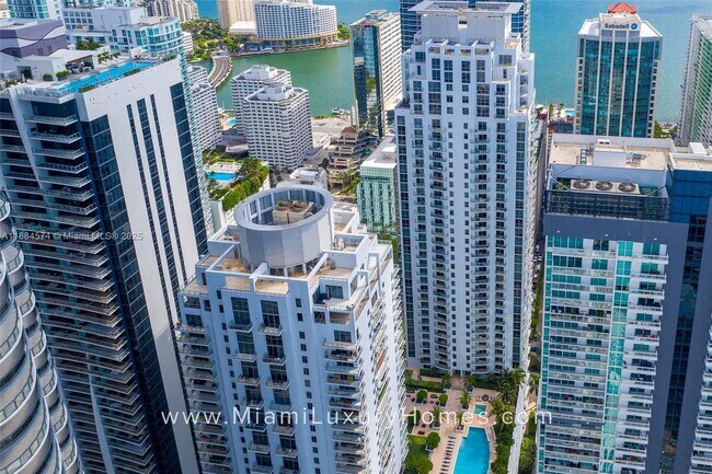 Primary Photo - 1050 Brickell Ave