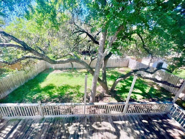 Building Photo - *COMING SOON* Pet-Friendly 3BD/2.5BA with Bonus Loft, Deck & Garden Tub – Near Tezel Rd!