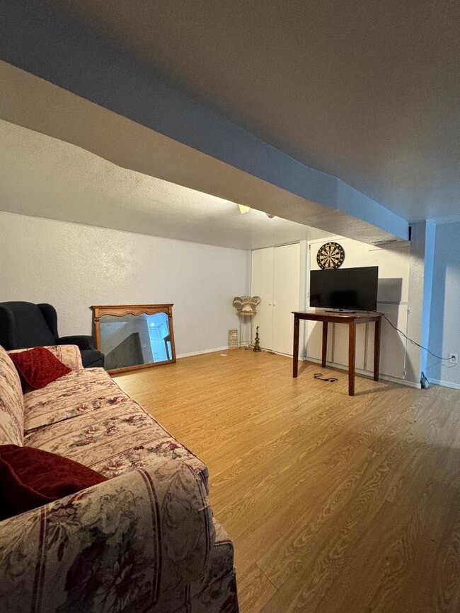 Building Photo - 215 S Juniper St