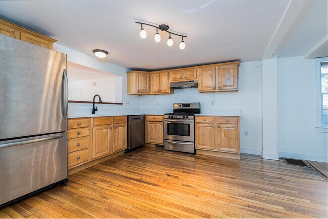 Building Photo - 273 Maplewood Ave