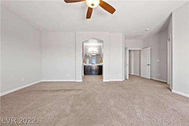 Building Photo - 4 bed+loft Green Valley Home w/City Views