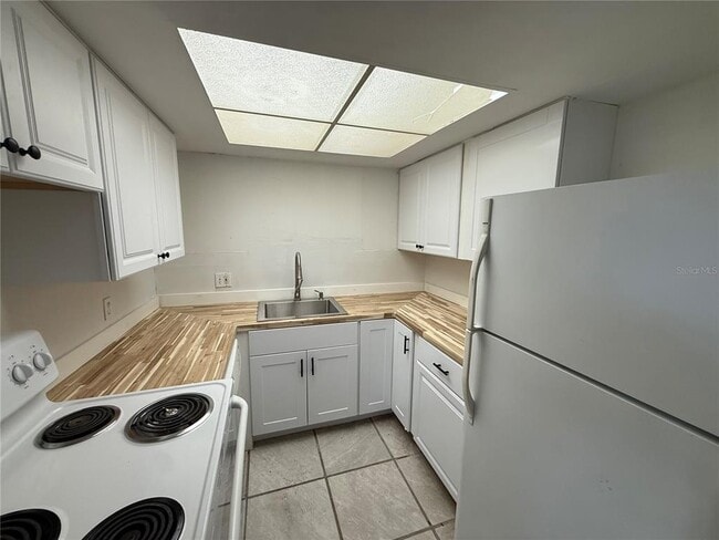 Building Photo - 7601 Paula Dr