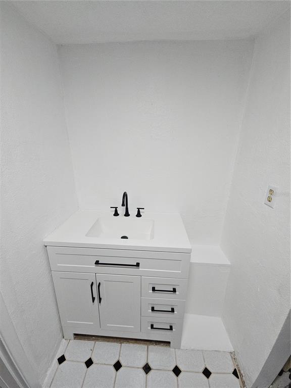 Building Photo - 1574 Crown St