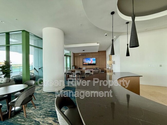 Building Photo - 1431 Riverplace Blvd