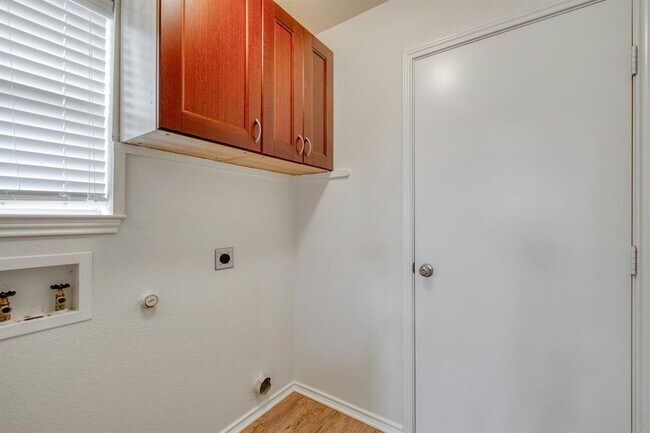 Building Photo - 104 Pinnacle Dr