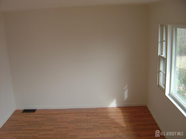 Building Photo - 433 Jansen Ave