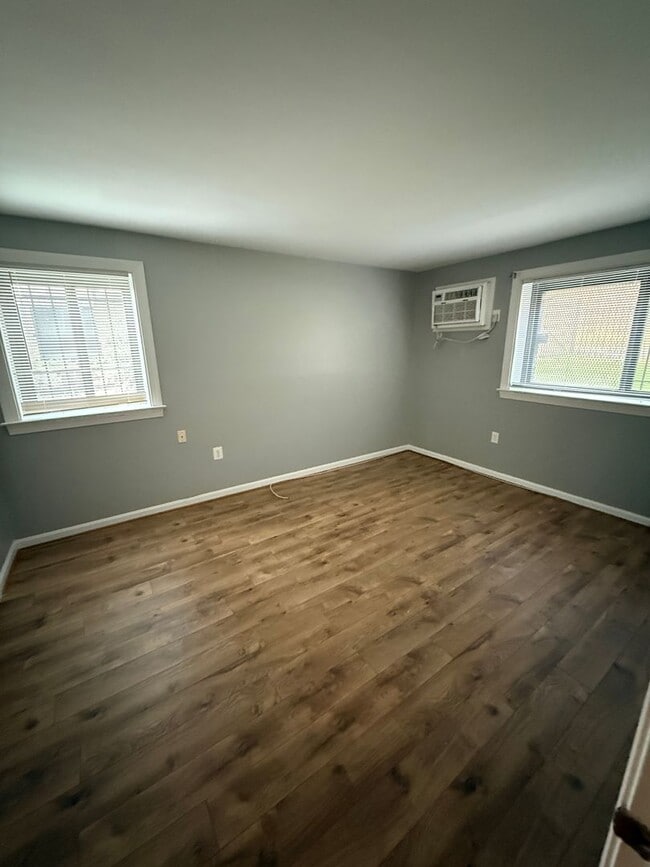 Building Photo - Cozy 1 Bedroom 1 Bathroom Condo- Conveniently Located at DC line