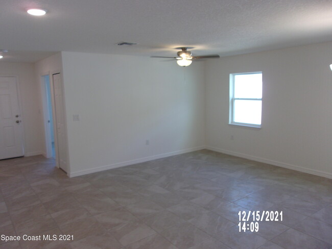 Building Photo - 1171 Dania Cir