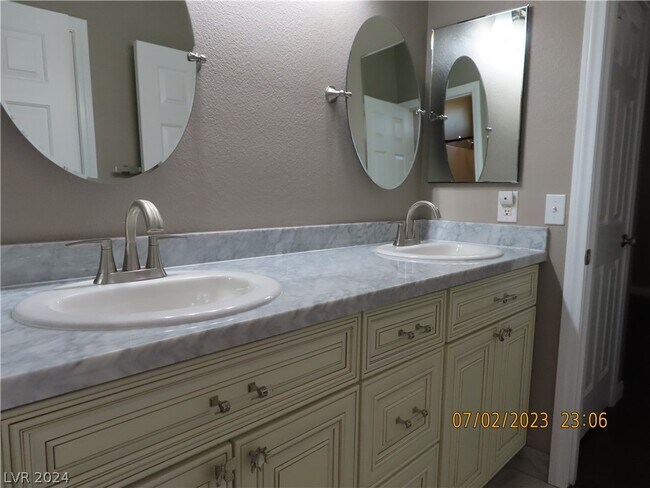 Building Photo - 235 Devotion Ct