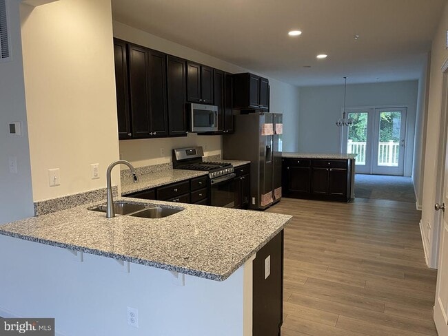 Building Photo - 113 Trails Way