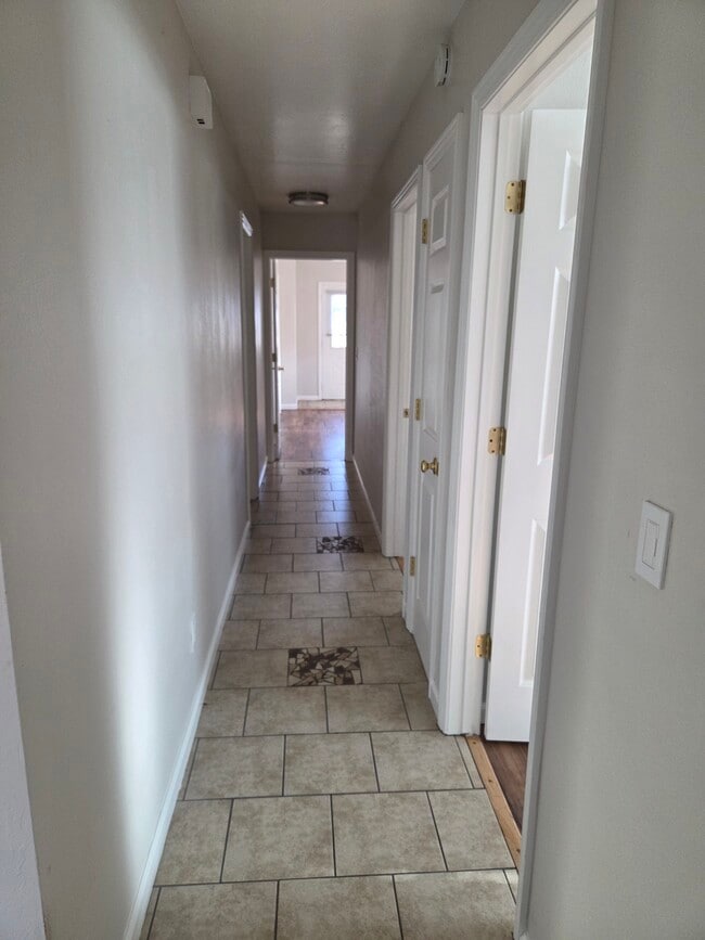 Building Photo - Meadow Court