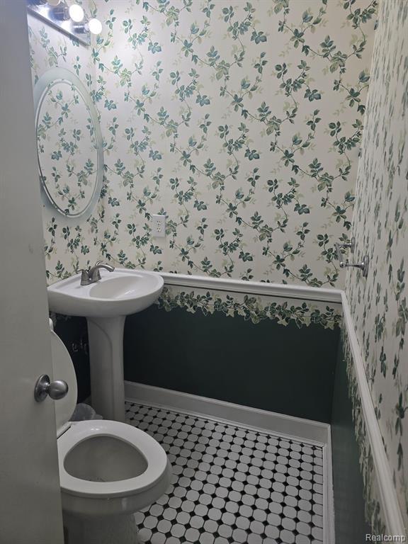 Building Photo - 8410 Hickory Dr