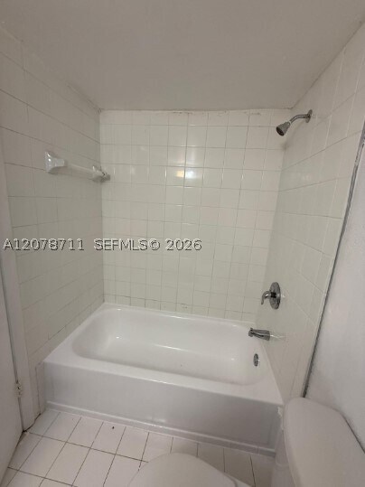 Building Photo - 1305 W 46th St