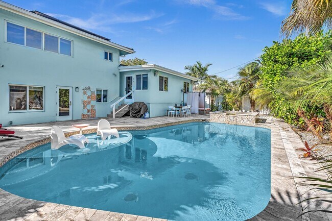 Building Photo - 3450 NE 19th Ave