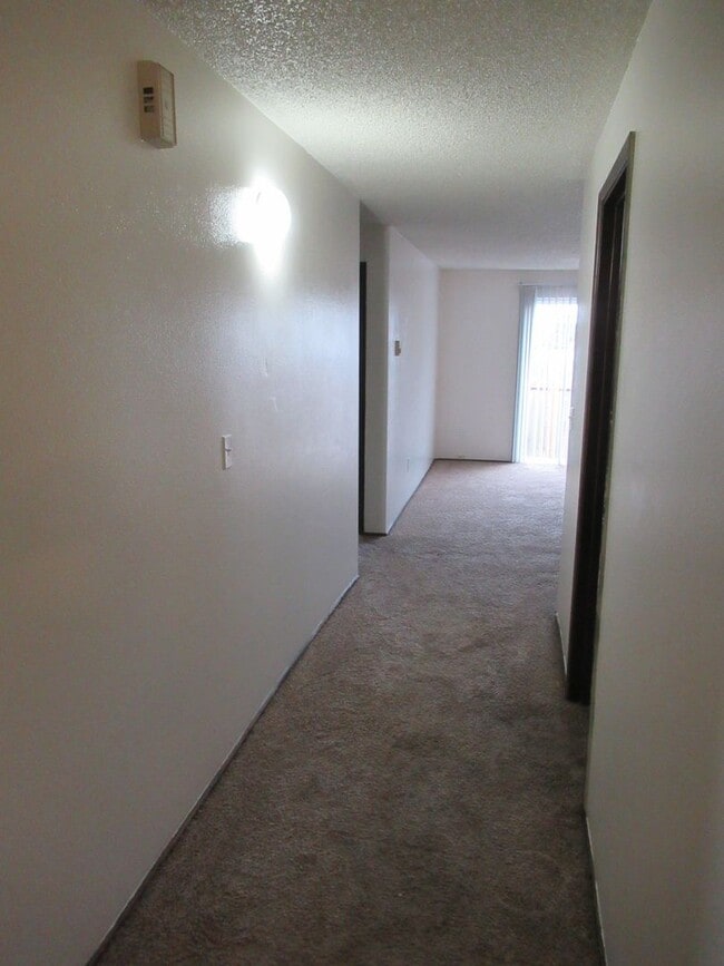 Building Photo - Nice Clean 2 bedroom in S. Salem