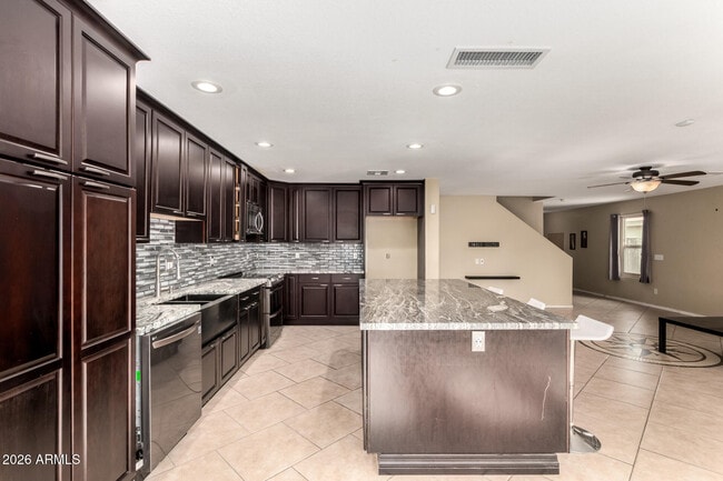 Building Photo - 2425 E Westchester Dr