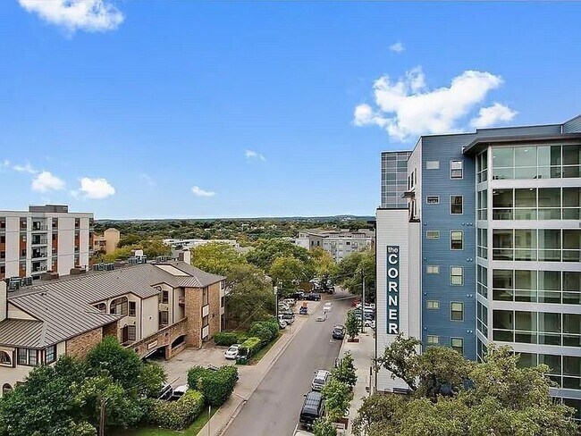Building Photo - 2505 San Gabriel St