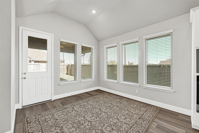 Building Photo - 430 Rita Blanca Dr